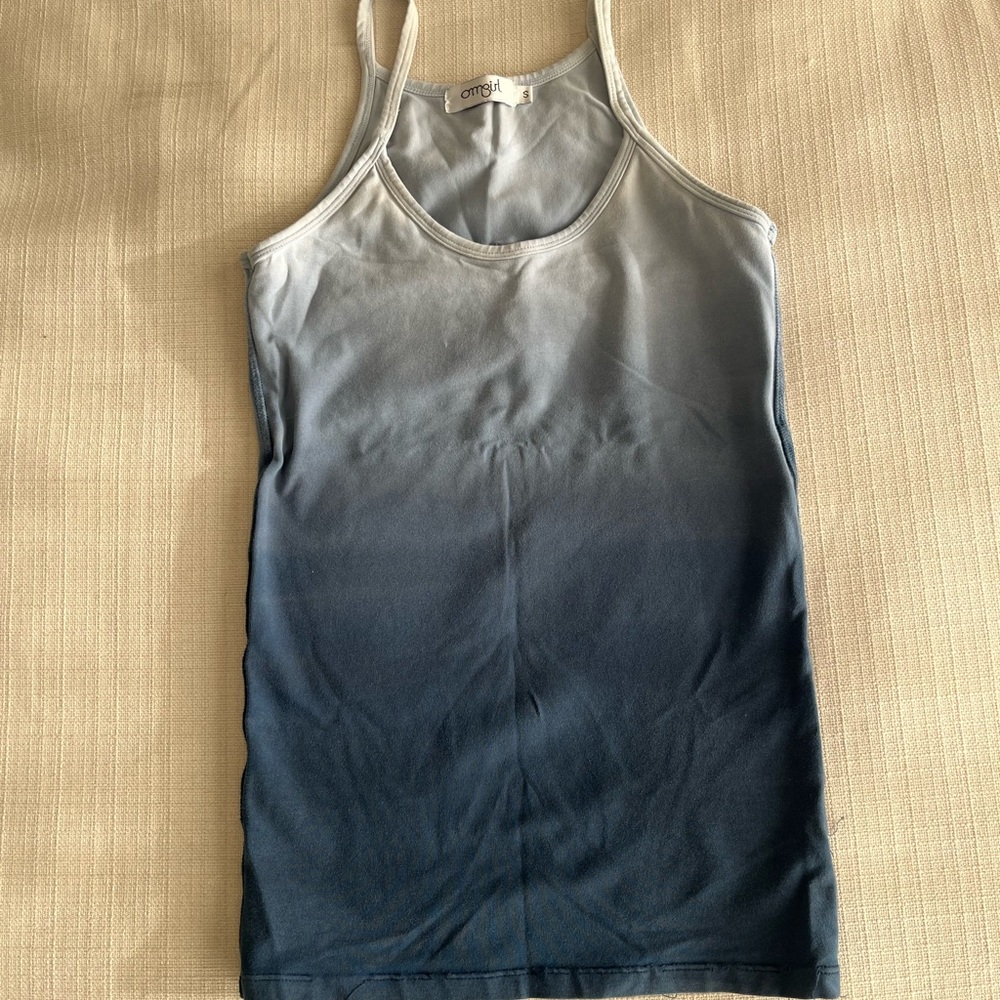 Chic Gradient Tank Top in Blue Shades